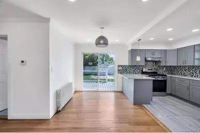 543 Coolidge Avenue, Rockville Centre, NY 11570 - Photo 14