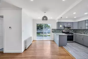 543 Coolidge Ave, Rockville Centre, NY 11570 - Photo 14