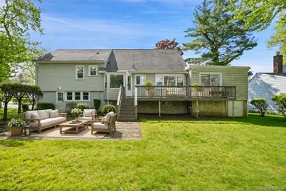 48 Stanton Circle, New Rochelle, NY 10804 - Photo 2