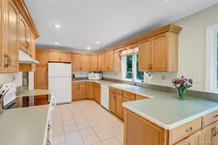 16 Maplewood Dr, Northport, NY 11768 - Photo 12