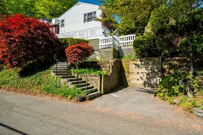 25 Hillside Avenue, Valhalla, NY 10595 - Photo 2