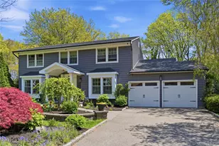 14 Long Acre Ln, Dix Hills, NY 11746 - Photo 2