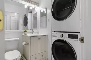 71-11 Sutton Pl, Fresh Meadows, NY 11365 - Photo 16