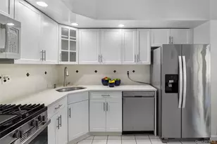 71-11 Sutton Pl, Fresh Meadows, NY 11365 - Photo 10