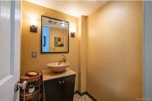 1 Lynns Way, New Rochelle, NY 10805 - Photo 10