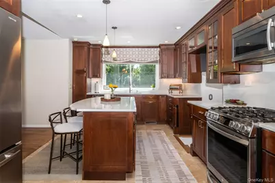 1 Lynns Way, New Rochelle, NY 10805 - Photo 4