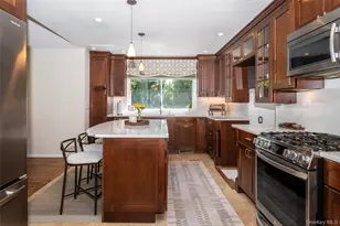 1 Lynns Way, New Rochelle, NY 10805 - Photo 4