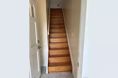 261 Schenck Avenue #2nd Floor, Great Neck, NY 11021 - Photo 2