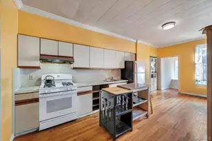61-44 Eliot Ave, Middle Village, NY 11379 - Photo 32