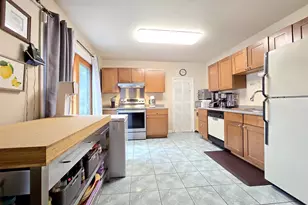 19 Hartsdale Ln, Coram, NY 11727 - Photo 6