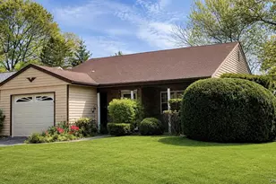 257 Edinburgh Dr, Ridge, NY 11961 - Photo 2