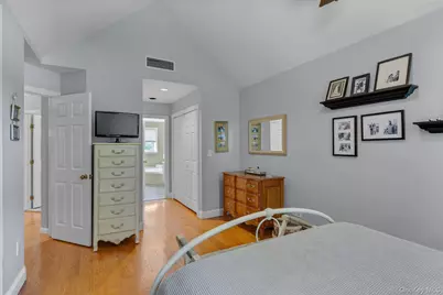 17 Claire Avenue, Huntington Station, NY 11746 - Photo 22