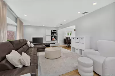 11 Sunbeam Road, Syosset, NY 11791 - Photo 8