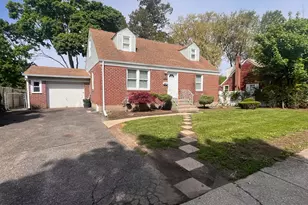 245 Warren St, Uniondale, NY 11553 - Photo 2