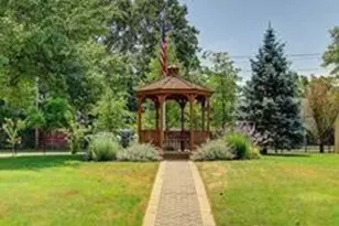21 Toehee Pl, Islip, NY 11751 - Photo 18