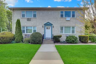 21 Toehee Pl, Islip, NY 11751 - Photo 2