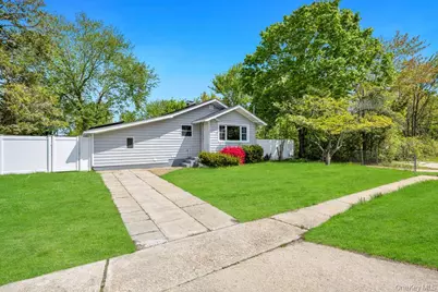 59 E Elm Street, Central Islip, NY 11722 - Photo 26