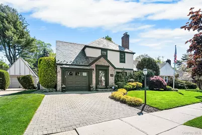 139 Stevens Avenue, Hempstead, NY 11550 - Photo 2