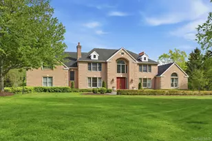 5 Westwood Ct, Muttontown, NY 11545 - Photo 2
