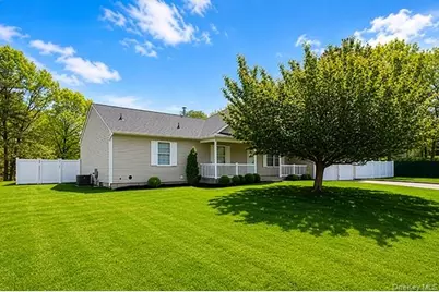 11 Winterberry Drive, Middle Island, NY 11953 - Photo 2