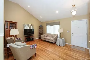 11 Winterberry Dr, Middle Island, NY 11953 - Photo 6