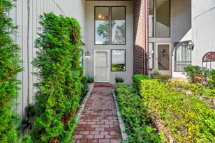 16 Club Dr S, Jericho, NY 11753 - Photo 2