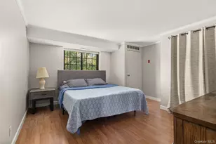 5 Pinebrook Pl, Bay Shore, NY 11706 - Photo 2