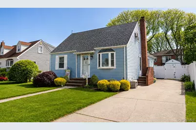 20 Carol Road, Bethpage, NY 11714 - Photo 2