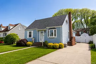 20 Carol Rd, Bethpage, NY 11714 - Photo 2