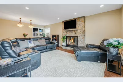 217 Abbington Court, Copiague, NY 11726 - Photo 8