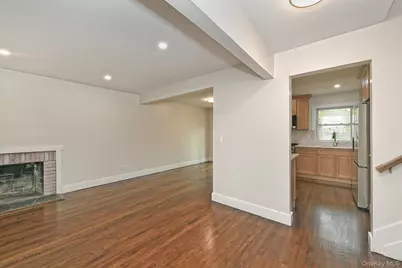 29 Bennett Avenue, Huntington Station, NY 11746 - Photo 4