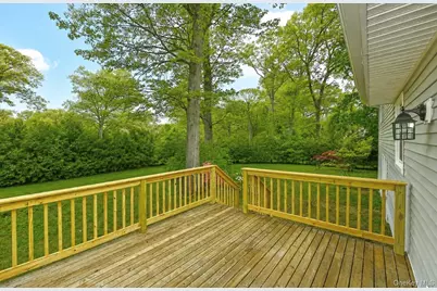 29 Bennett Avenue, Huntington Station, NY 11746 - Photo 12