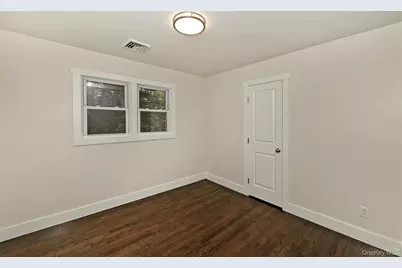 29 Bennett Avenue, Huntington Station, NY 11746 - Photo 14