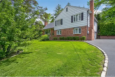 112 The Intervale, Roslyn, NY 11576 - Photo 2