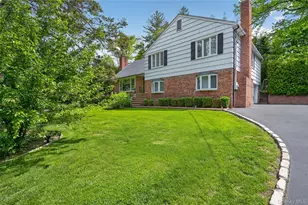 112 The Intervale, Roslyn, NY 11576 - Photo 2