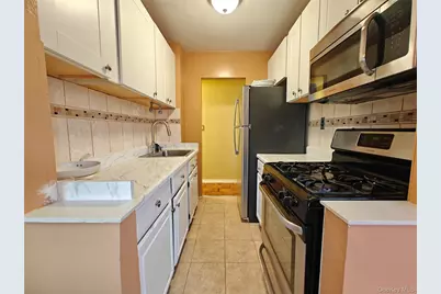 385 McLean Avenue #8D, Yonkers, NY 10705 - Photo 10