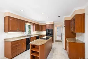 7 Fair Oaks Dr, Poughkeepsie, NY 12603 - Photo 16