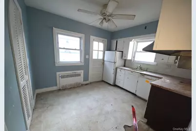 611 Lakeview Avenue, Rockville Centre, NY 11570 - Photo 4