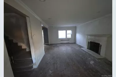 611 Lakeview Avenue, Rockville Centre, NY 11570 - Photo 2