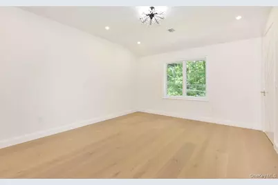 33 Parkway Drive, Roslyn Heights, NY 11577 - Photo 38