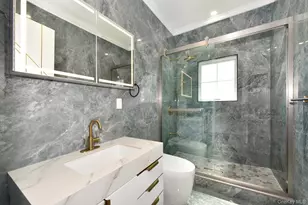 33 Parkway Dr, Roslyn Heights, NY 11577 - Photo 40