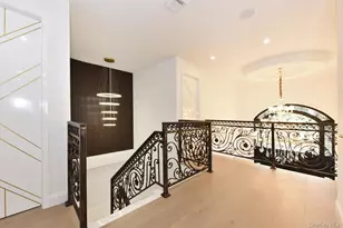 33 Parkway Dr, Roslyn Heights, NY 11577 - Photo 24