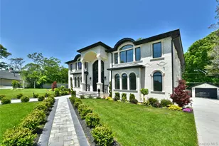 33 Parkway Dr, Roslyn Heights, NY 11577 - Photo 2