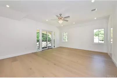 33 Parkway Drive, Roslyn Heights, NY 11577 - Photo 28