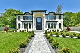 33 Parkway Dr, Roslyn Heights, NY 11577 - Photo 2