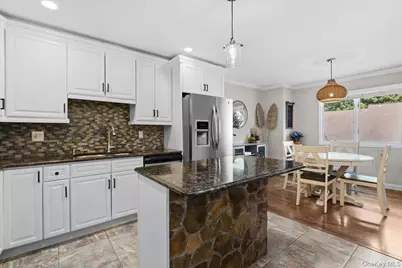 601 Kensington Way, Mount Kisco, NY 10549 - Photo 6