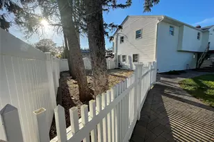 1657 Fairfax Ave, West Islip, NY 11795 - Photo 16
