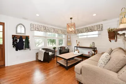 129 Commonwealth Avenue, Massapequa, NY 11758 - Photo 10