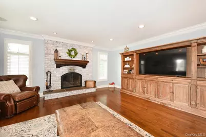 129 Commonwealth Avenue, Massapequa, NY 11758 - Photo 18