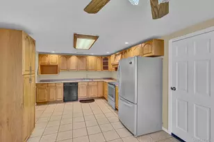54 College Hills Dr, Farmingville, NY 11738 - Photo 4